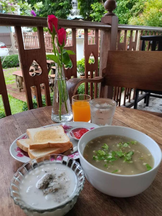 2N Guesthouse Фетчабури Екстериор снимка