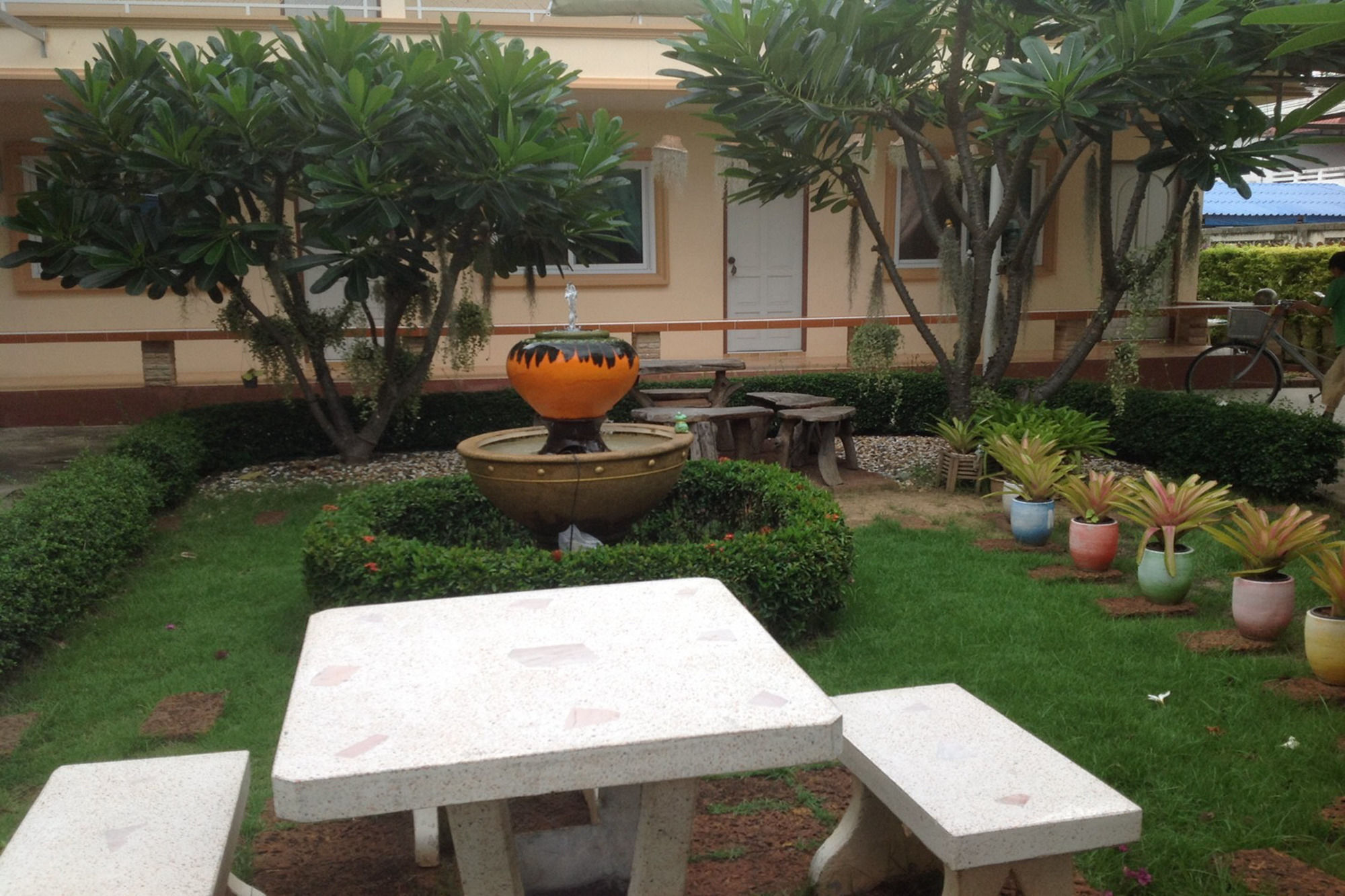 2N Guesthouse Фетчабури Екстериор снимка